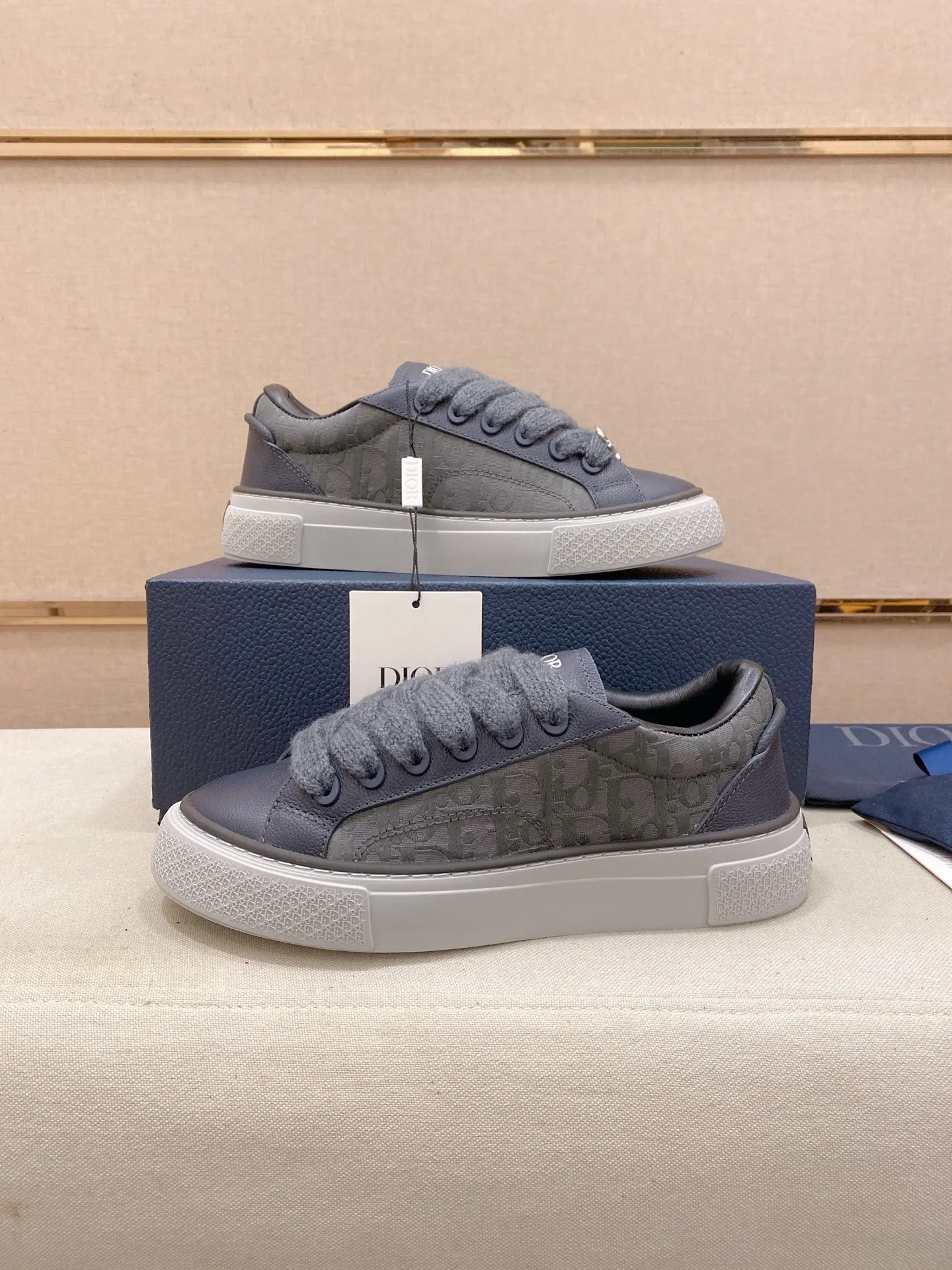 Factory price: 300 Men's shoes 💰[Dior·Dior] Top 🔍Couple style 💏🔍New casual sports style couple shoes, new four-season design, perfect workmanship, lace-up lazy style to create cabinet quality, upper: imported first-layer cowhide, sheepskin lining is soft and comfortable, ultra-light TPU wear-resistant outsole, simple, versatile fashion men's shoes, excellent color code number 35--44
